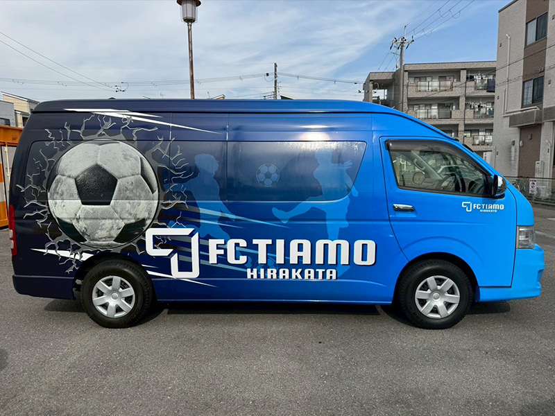 サッカークラブ「FCティアモ枚方」に車両の寄贈